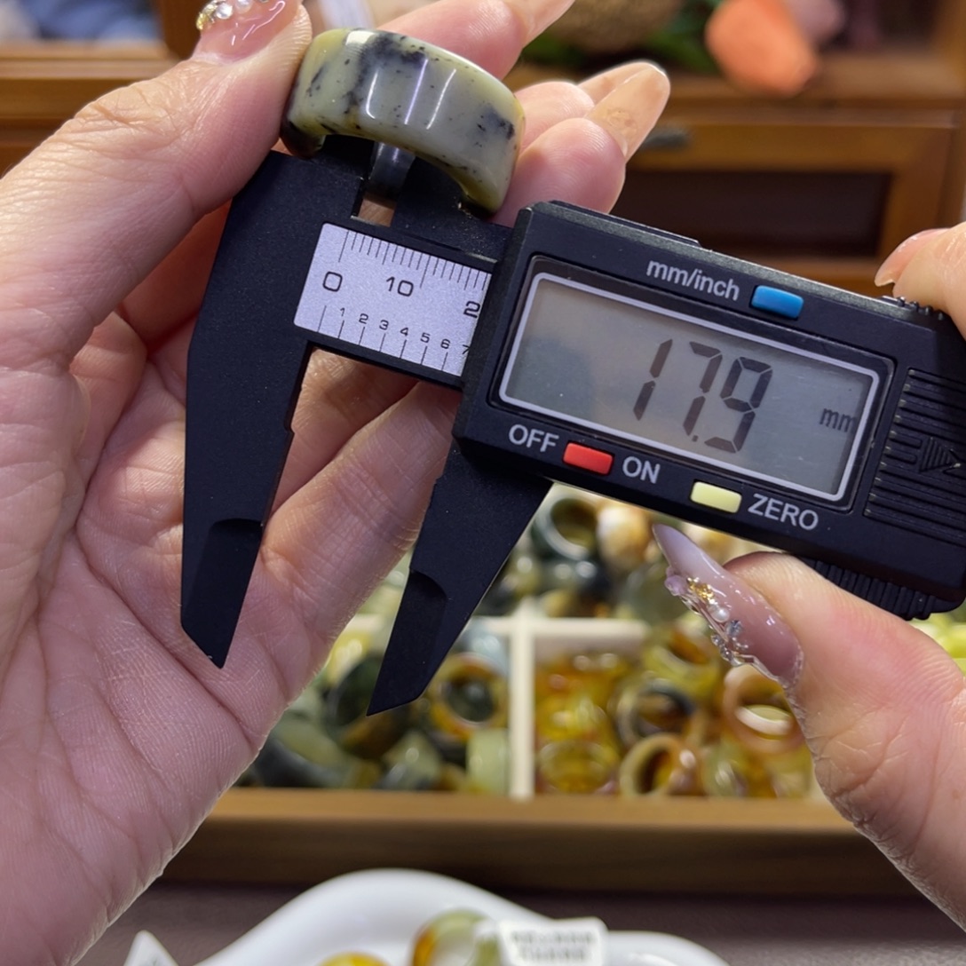 蛇纹石玉未镶嵌手镯62