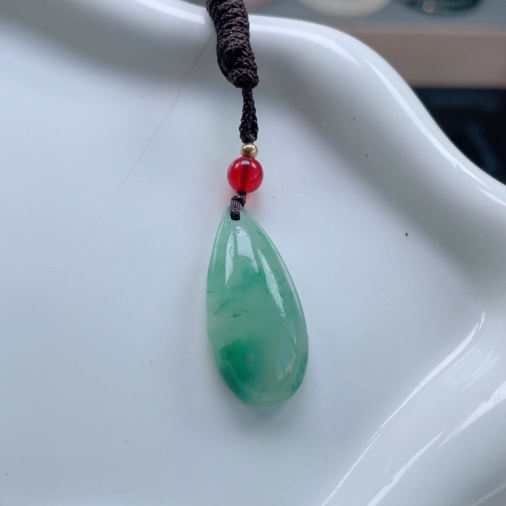 石英质玉未镶嵌颈饰