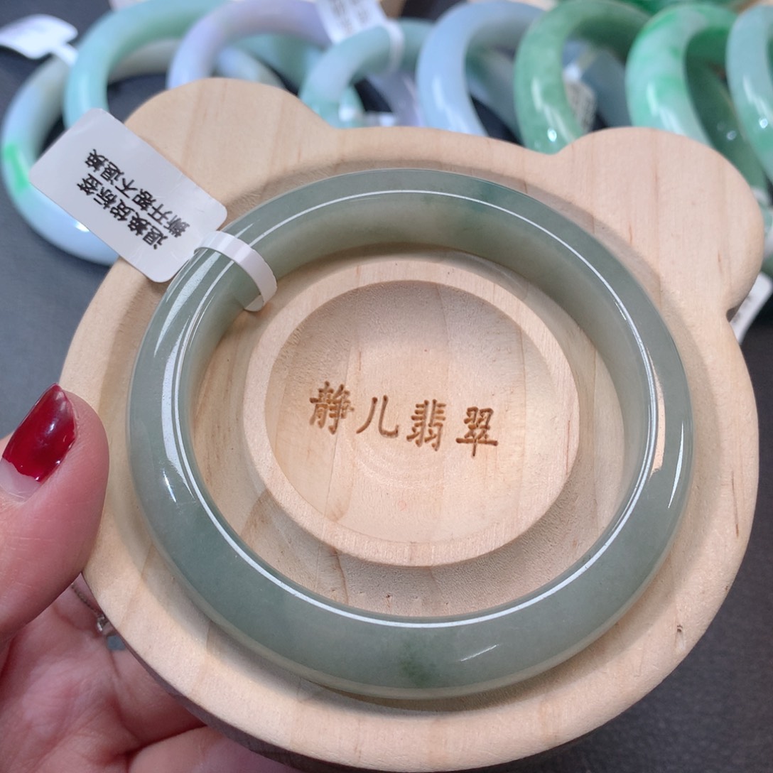 翡翠手镯未镶嵌57圈口