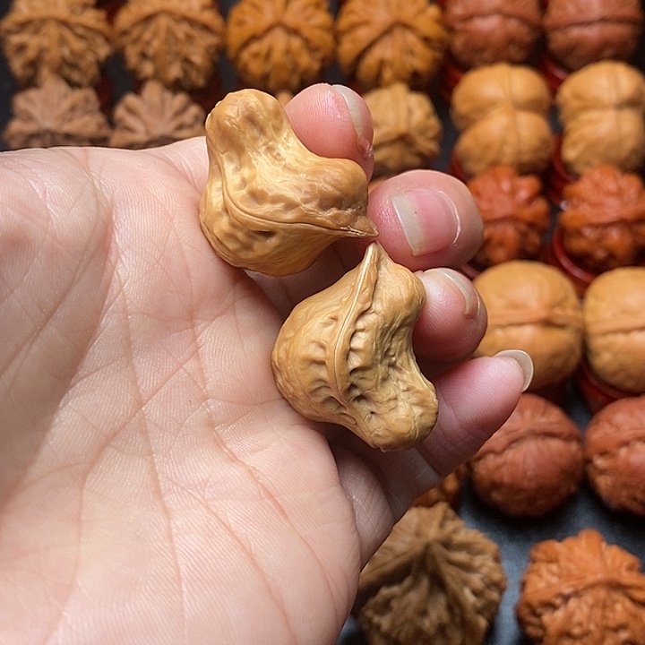 文玩核桃吊坠小鸟