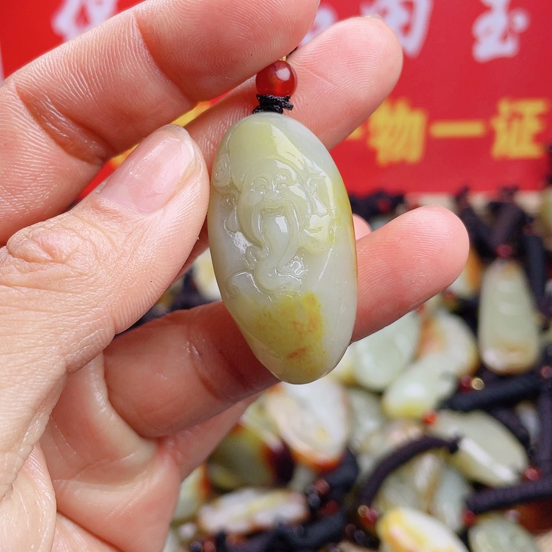 和田玉颈饰未镶嵌