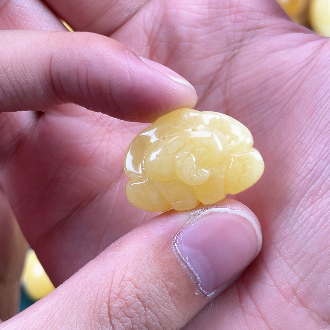 琥珀裸石未镶嵌蜜蜡