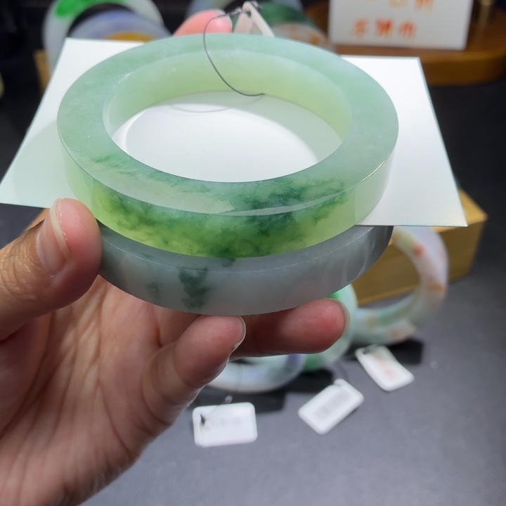 定制翡翠未镶嵌翡翠手镯