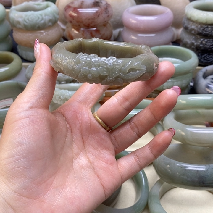 石英岩玉手镯未镶嵌萌****光