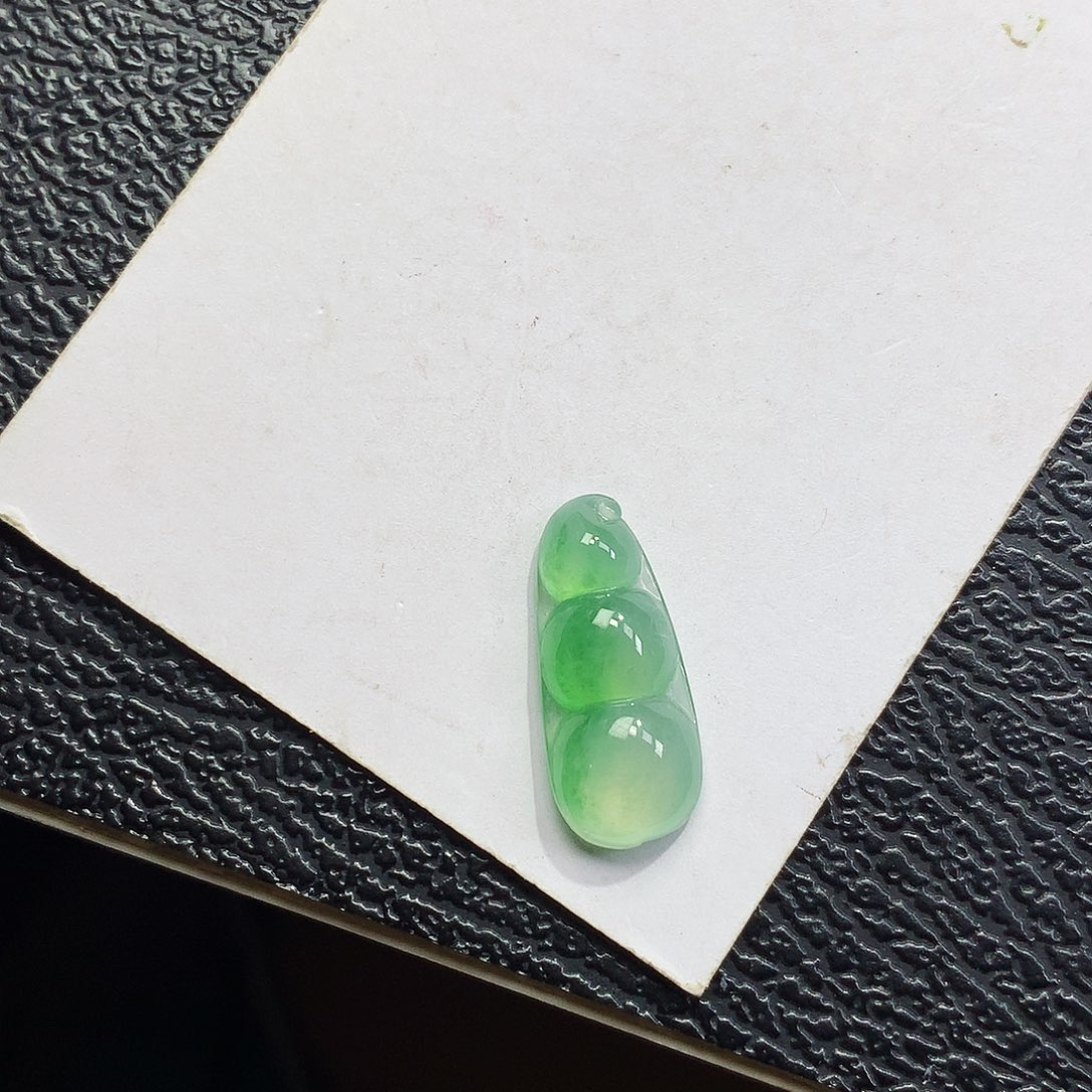 翡翠未镶嵌吊坠(不含链)豆子