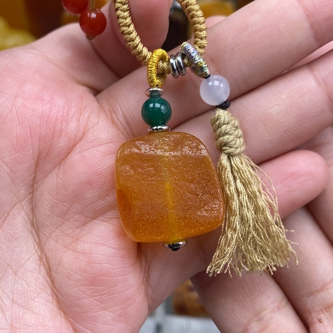 琥珀吊坠(赠链)未镶嵌