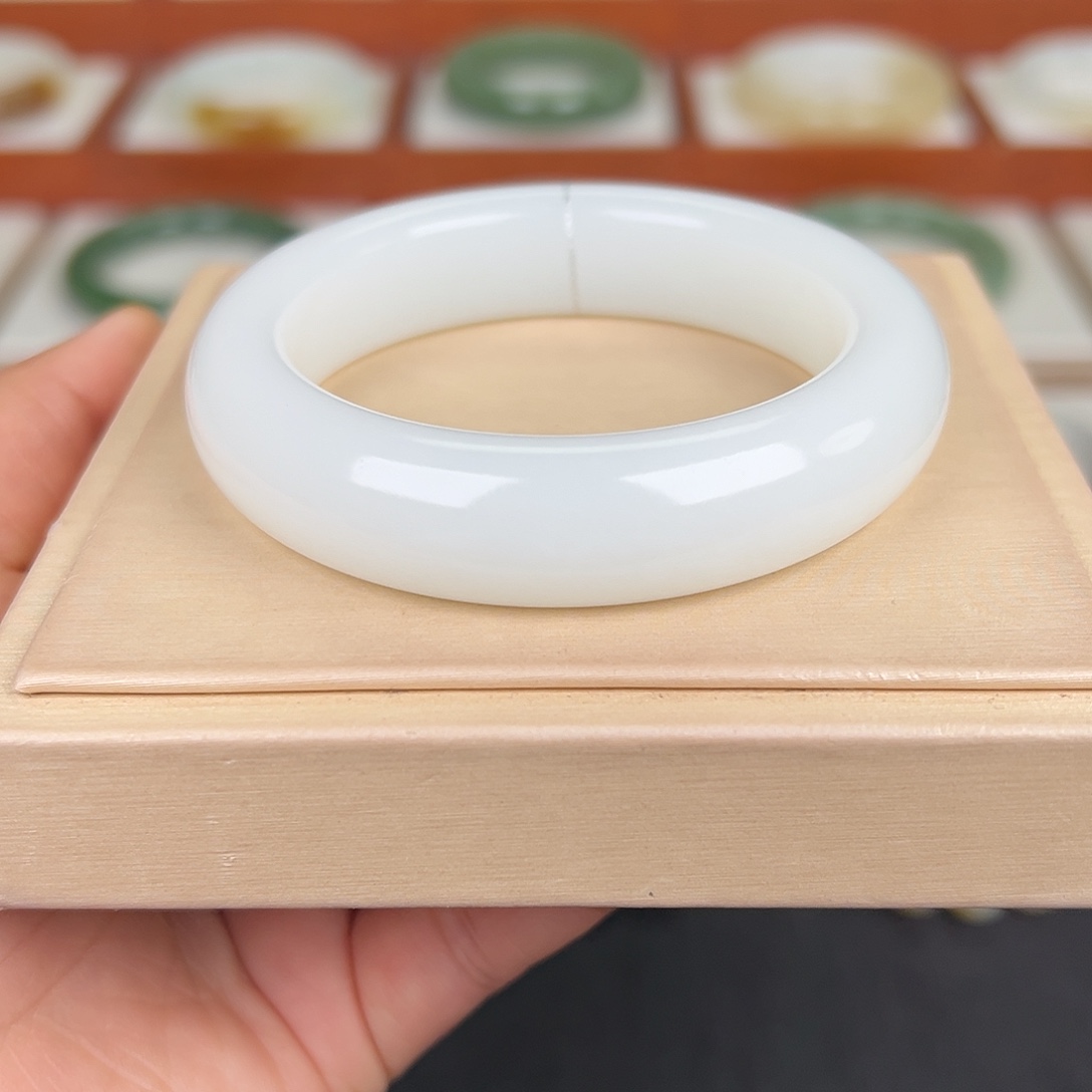 和田玉未镶嵌手镯白玉