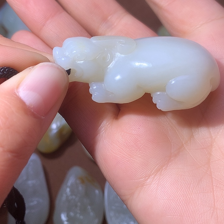 2***8和田玉未镶嵌颈饰