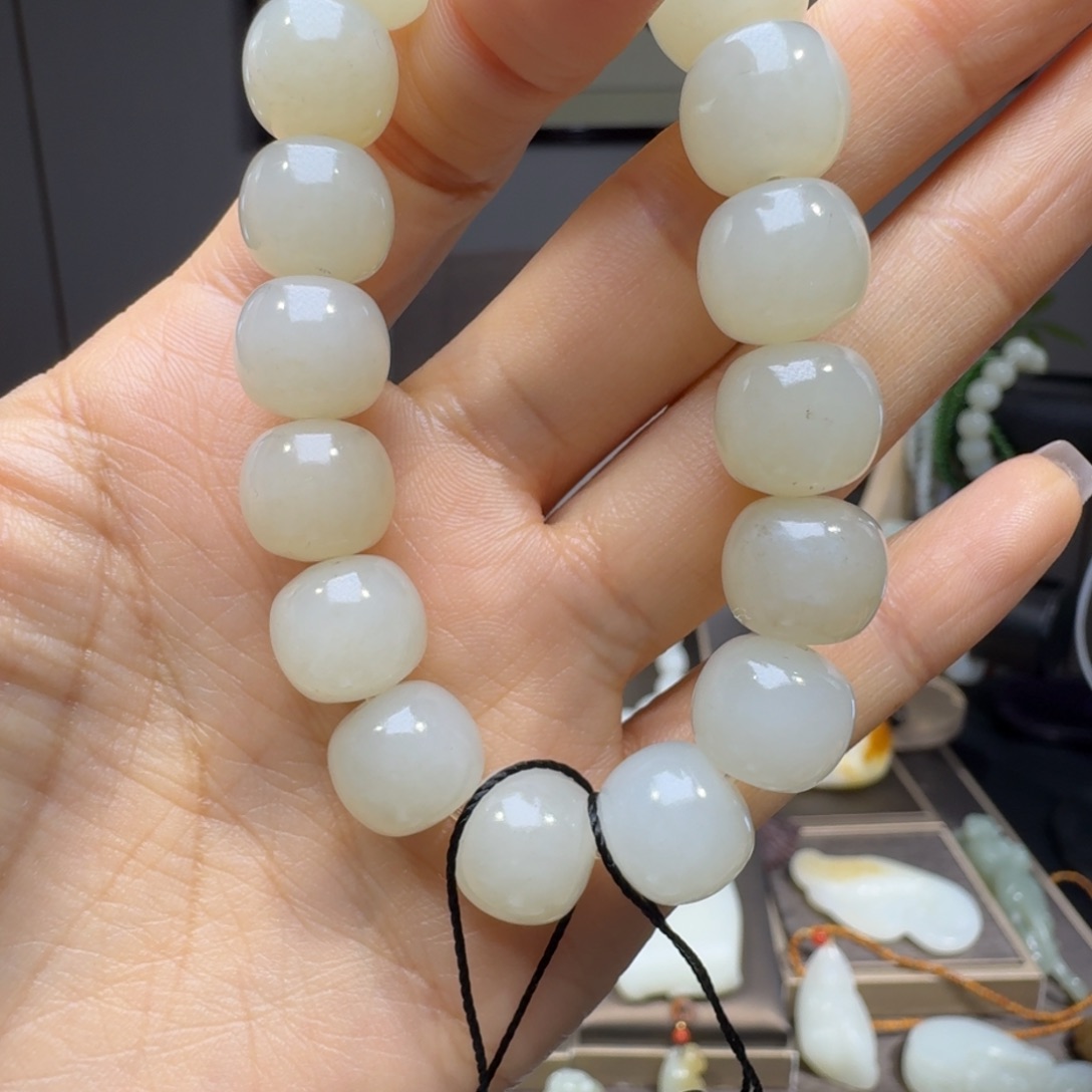 和田玉未镶嵌颈饰灵*