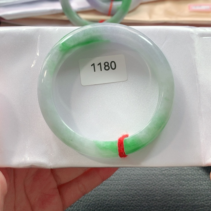 翡翠手镯未镶嵌天然翡翠手镯