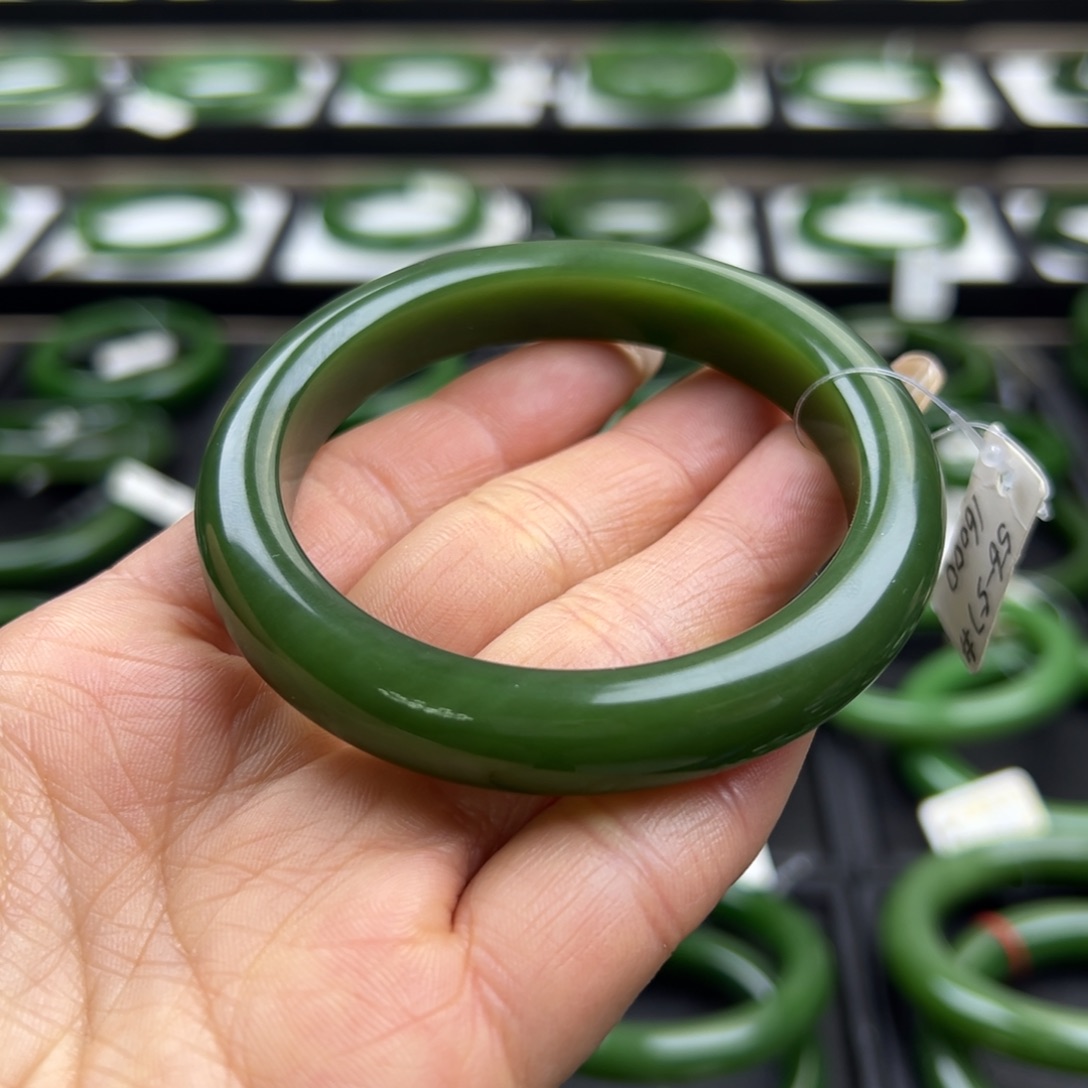 和田玉（碧玉）未镶嵌手镯