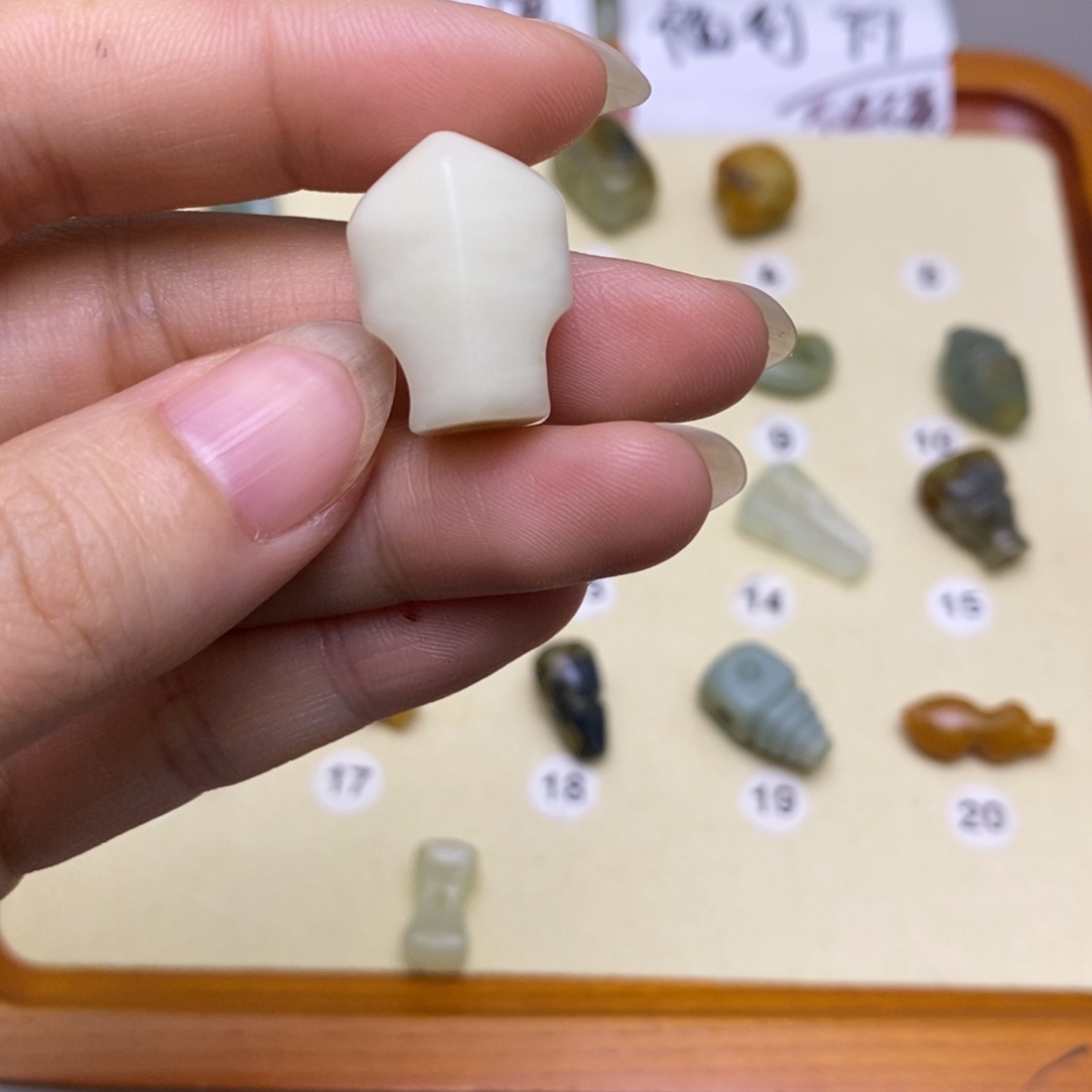 易***奇蛇纹石玉未镶嵌配饰