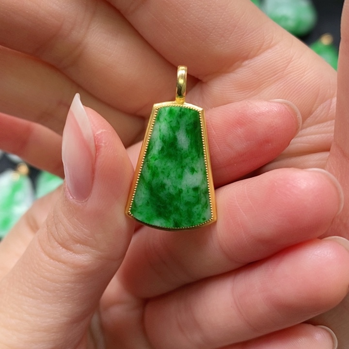 翡翠颈饰未镶嵌吊坠