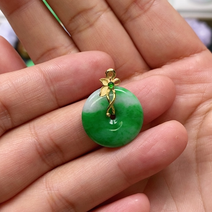 翡翠颈饰未镶嵌周*子吊坠