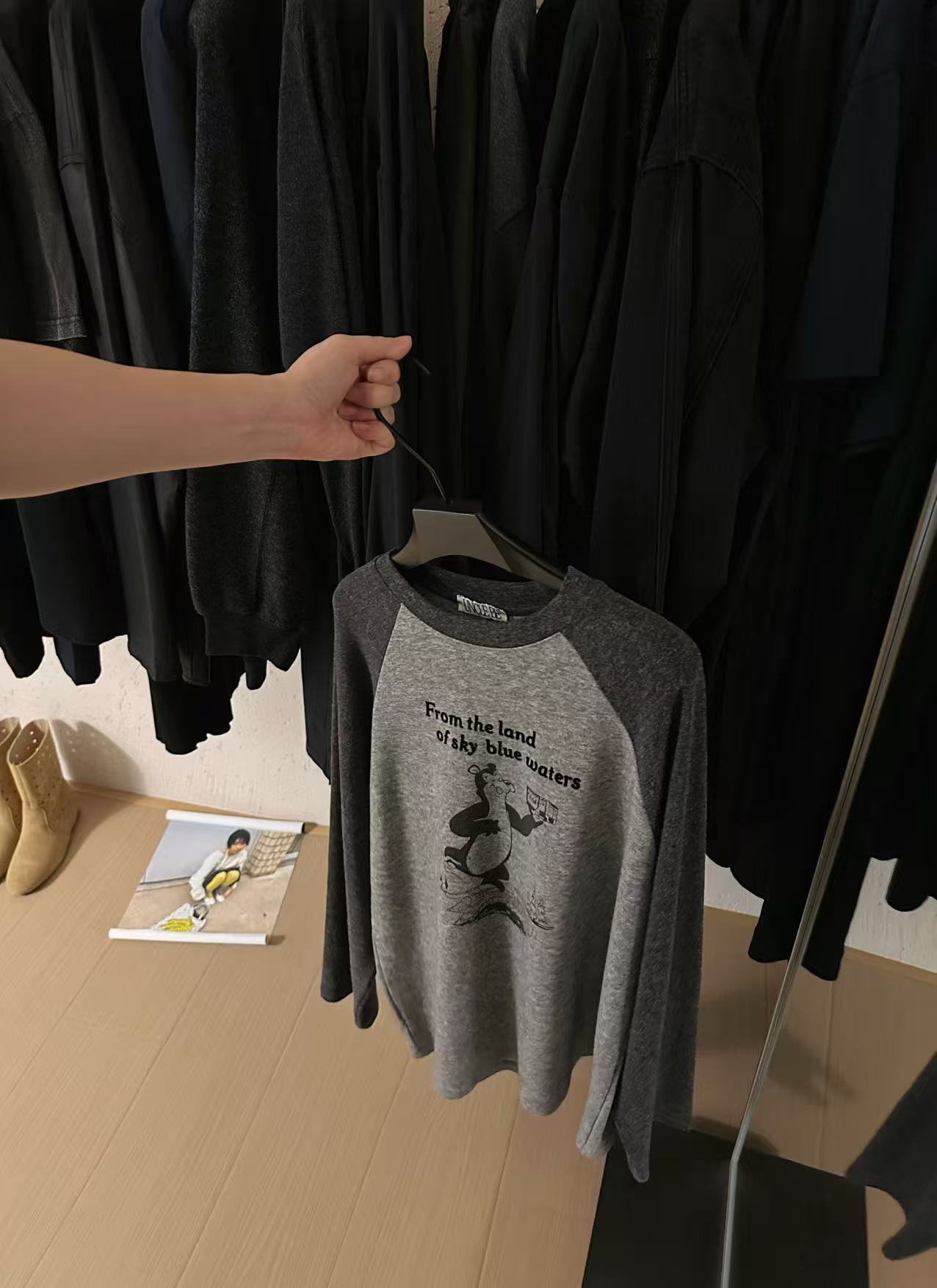 温柔瑶-Uncle Be冬季福利-澳绒百搭卡通插肩袖圆领上衣-77012