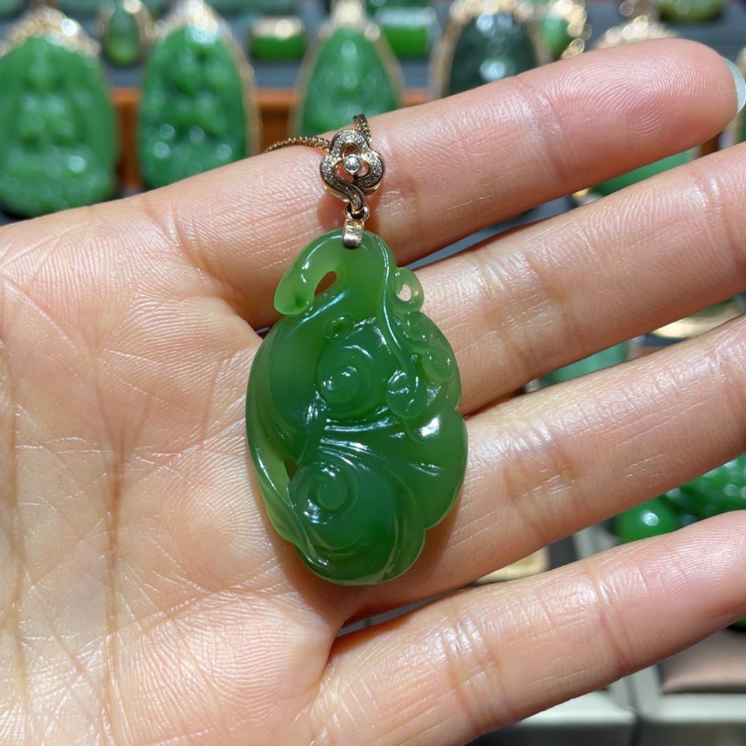 和田玉（碧玉）颈饰18K金镶嵌