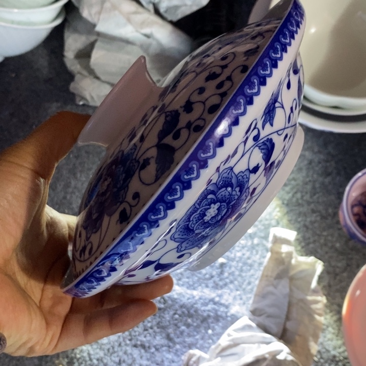摆件瓷青花缠枝莲矮合合器
