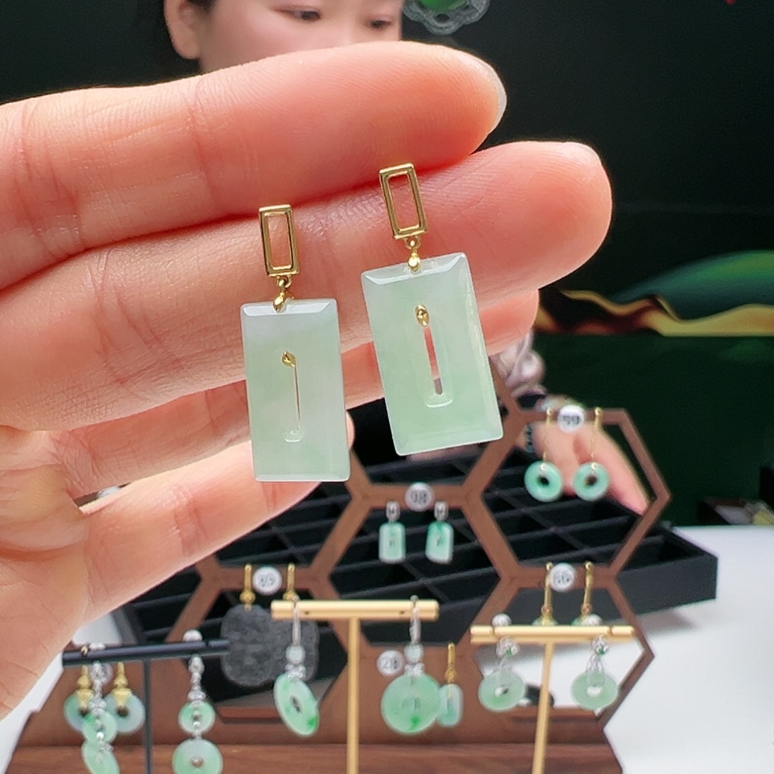 翡翠耳饰18K金镶嵌天然翡翠