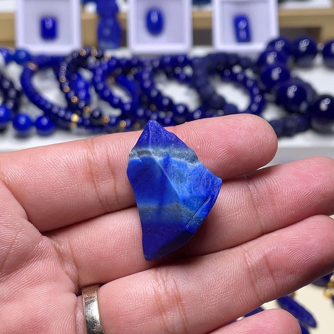 格***格青金石未镶嵌原石