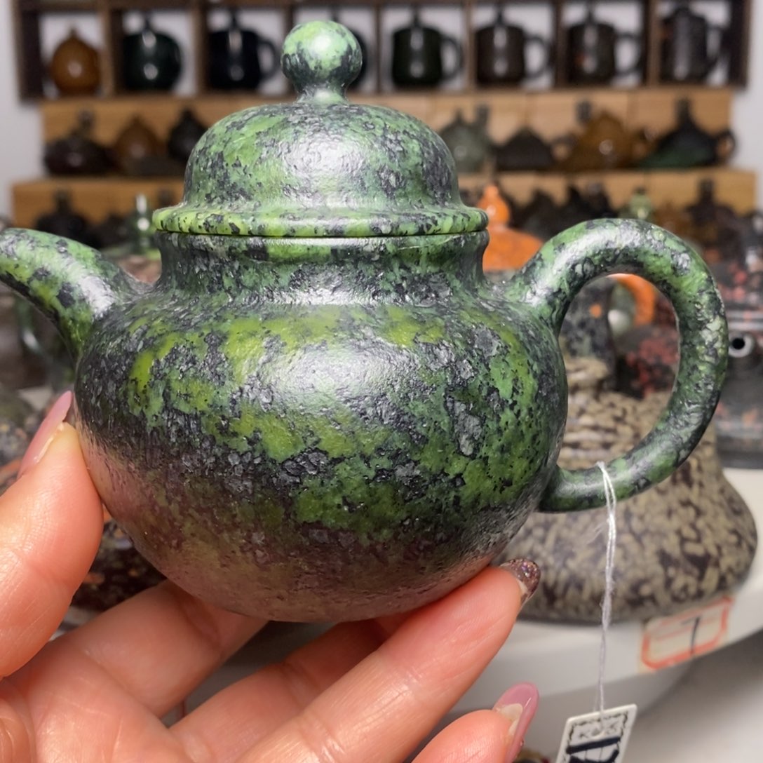 藏玉药王石高品掇球壶210cc