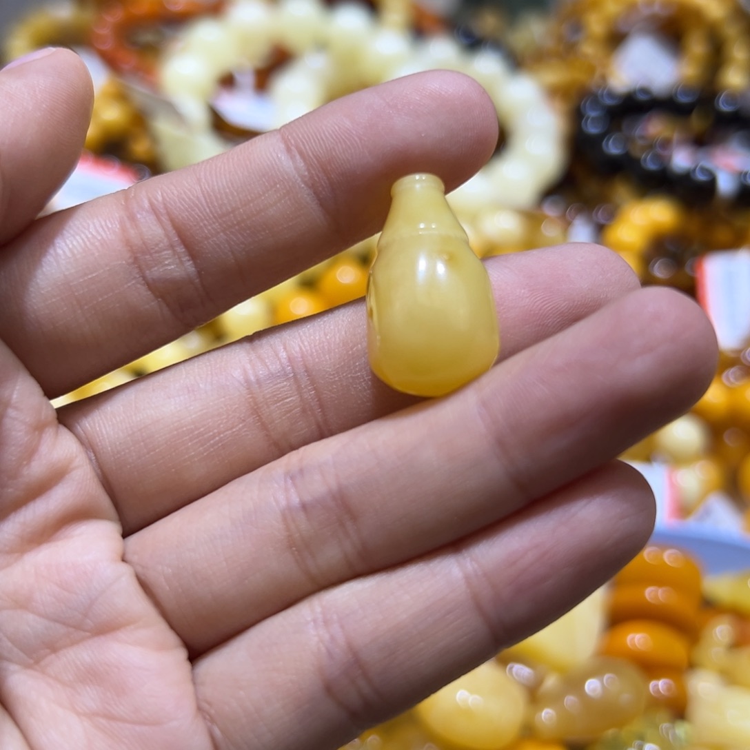 琥珀珠宝奇石未镶嵌