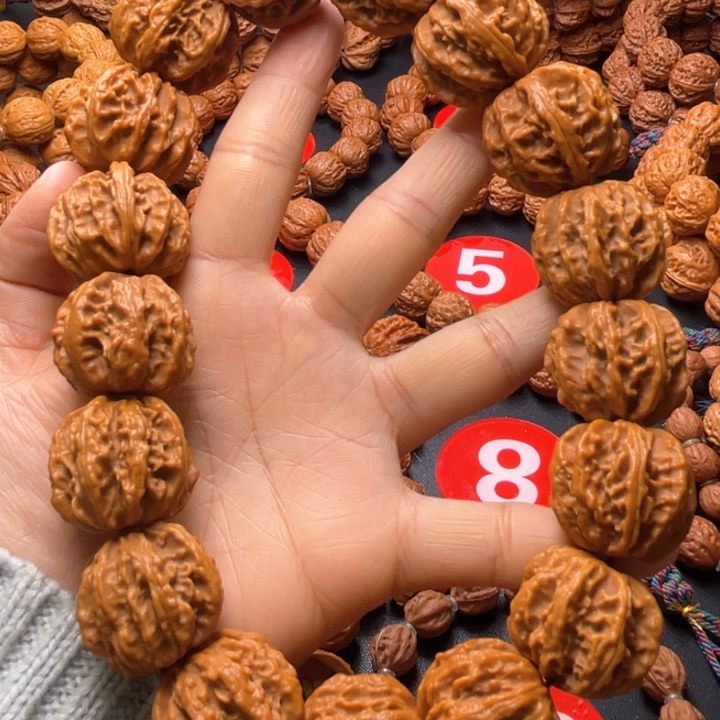 文玩核桃吊坠龙脊八棱