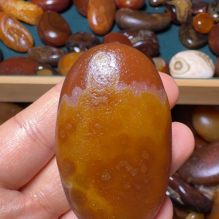 N***1瓷片马达加斯加奇石手把件