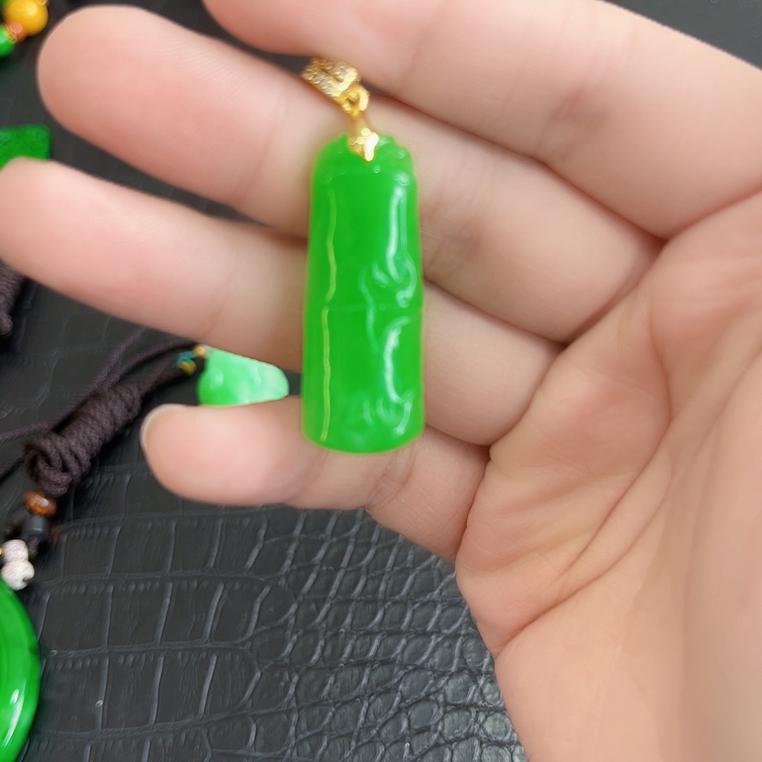 翡翠手镯未镶嵌多样性