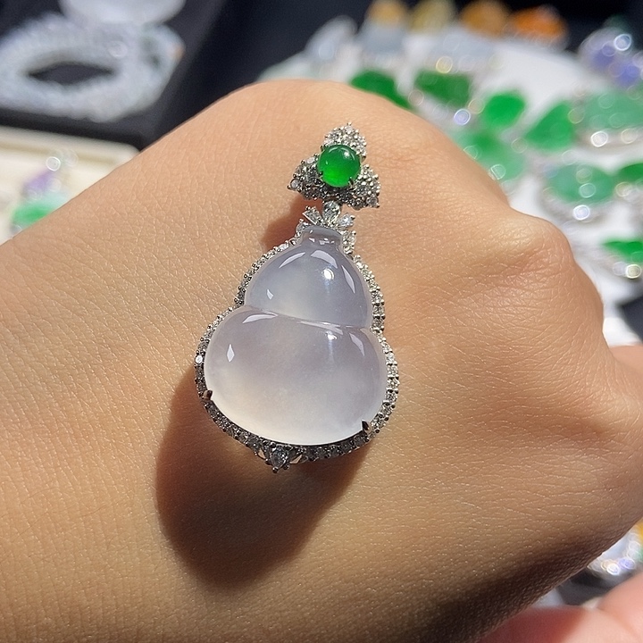 颈饰18K金镶嵌翡翠不含项链