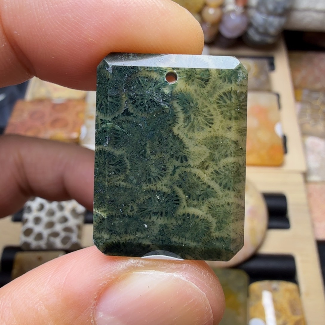 硅化玉未镶嵌纯天然色有机玉石保真色