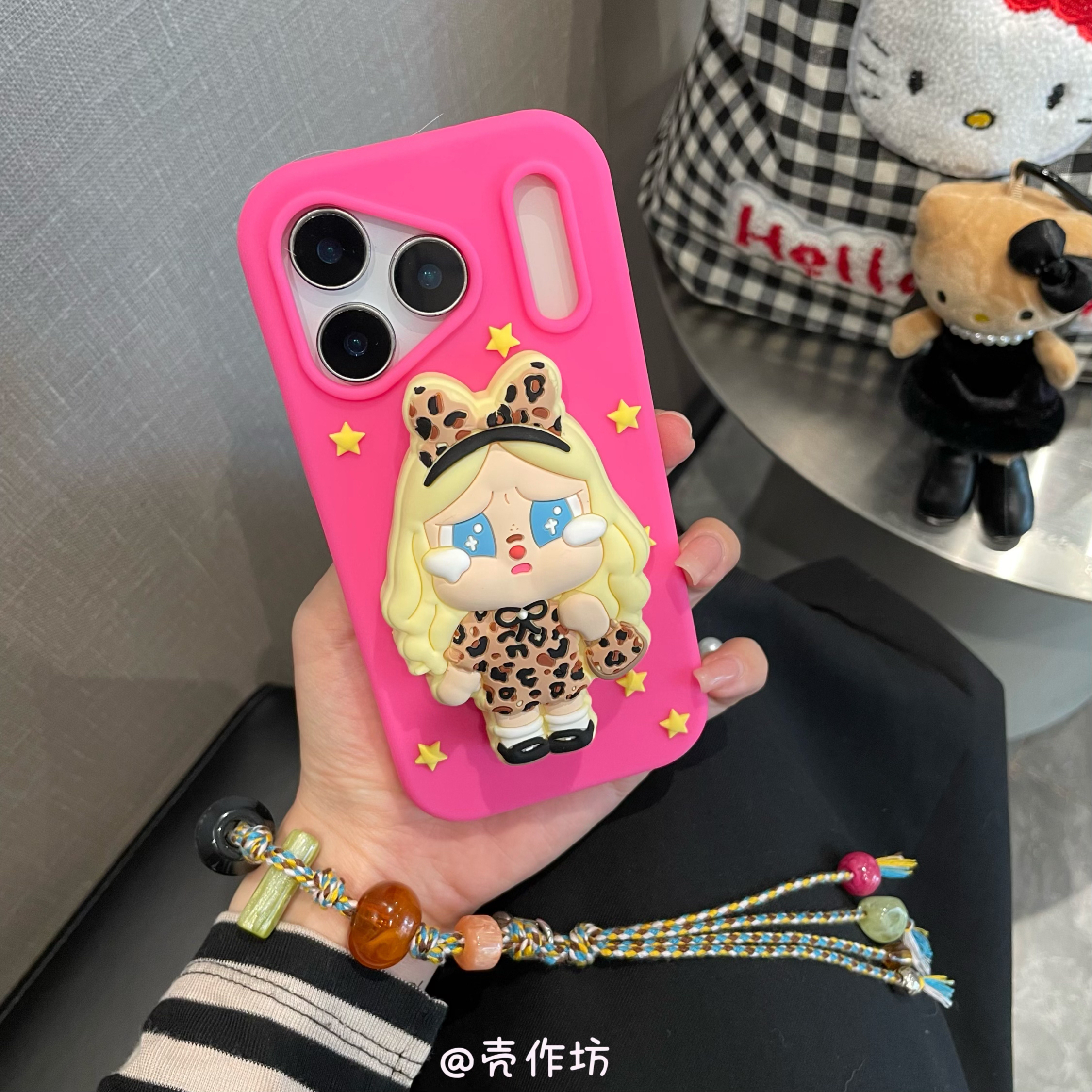 伸缩支架豹纹哭娃硅胶手机壳适用iPhone17pro/16/15/14/13手机壳