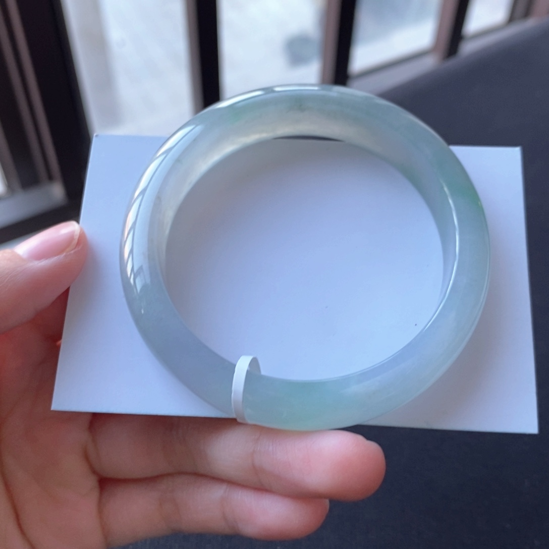 翡翠未镶嵌手镯55.5正圈金丝绿