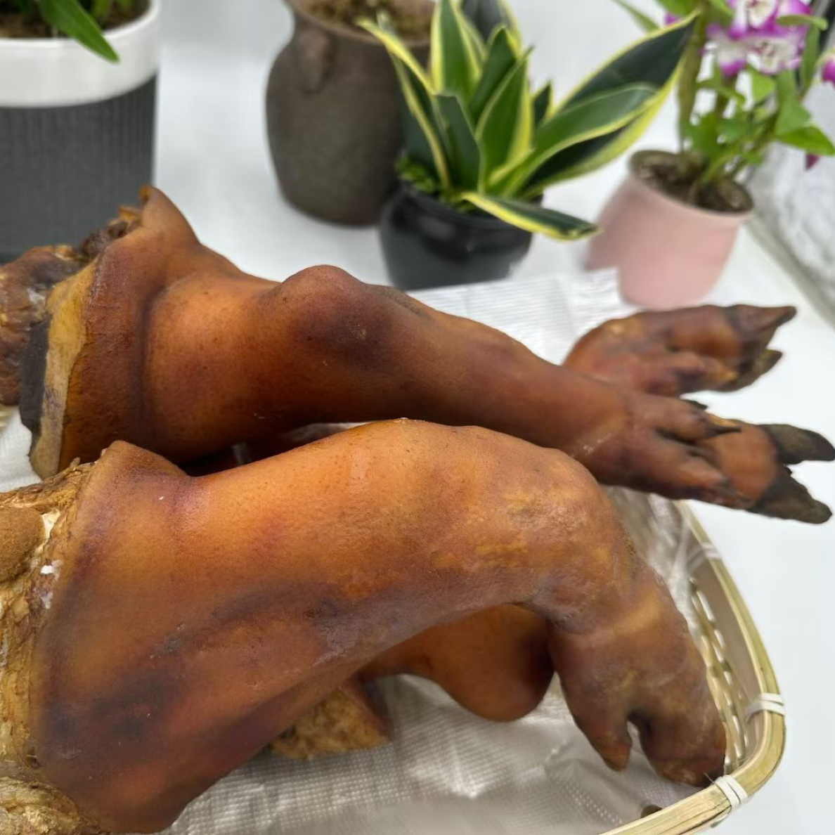 云南特产柴火烟熏腊猪脚农家传统腊猪手带筋火锅食材