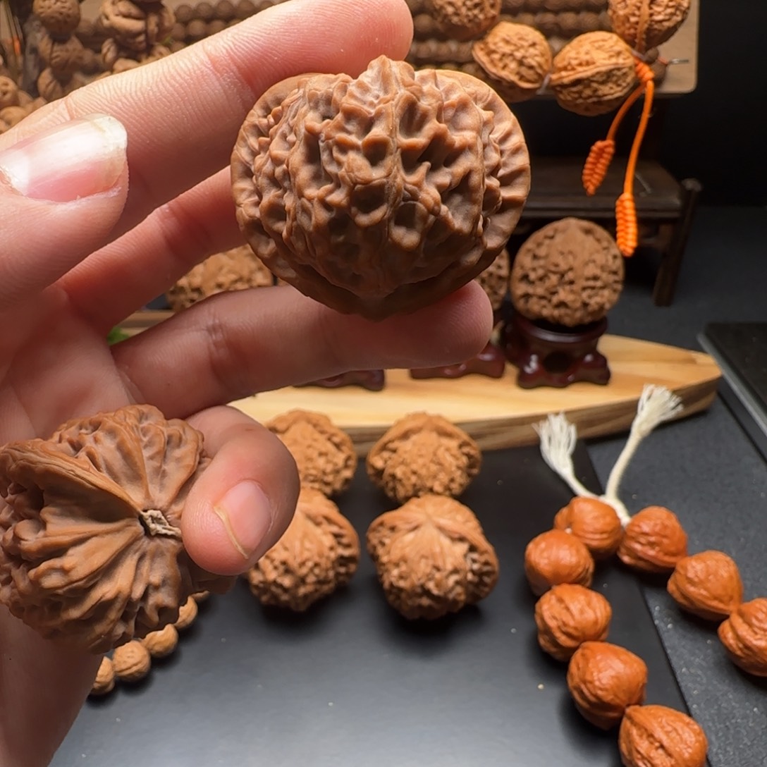 核桃桃心灯山地果