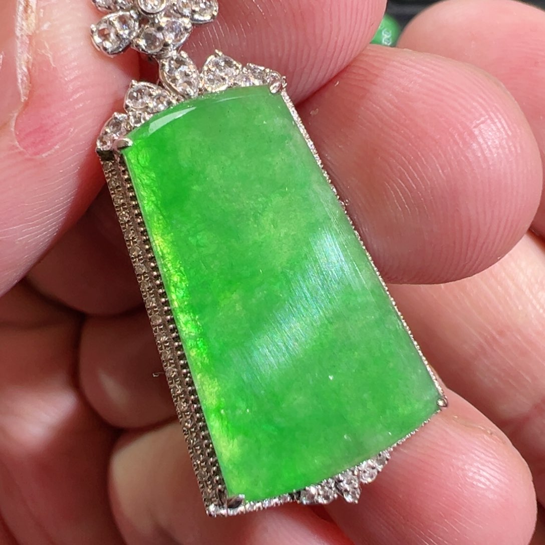 【闪购商品】翡翠吊坠(不含链)18K金镶嵌