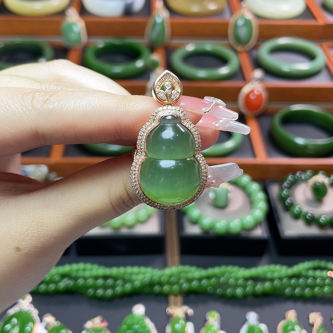 和田玉戒指吊坠两用款18K金镶嵌