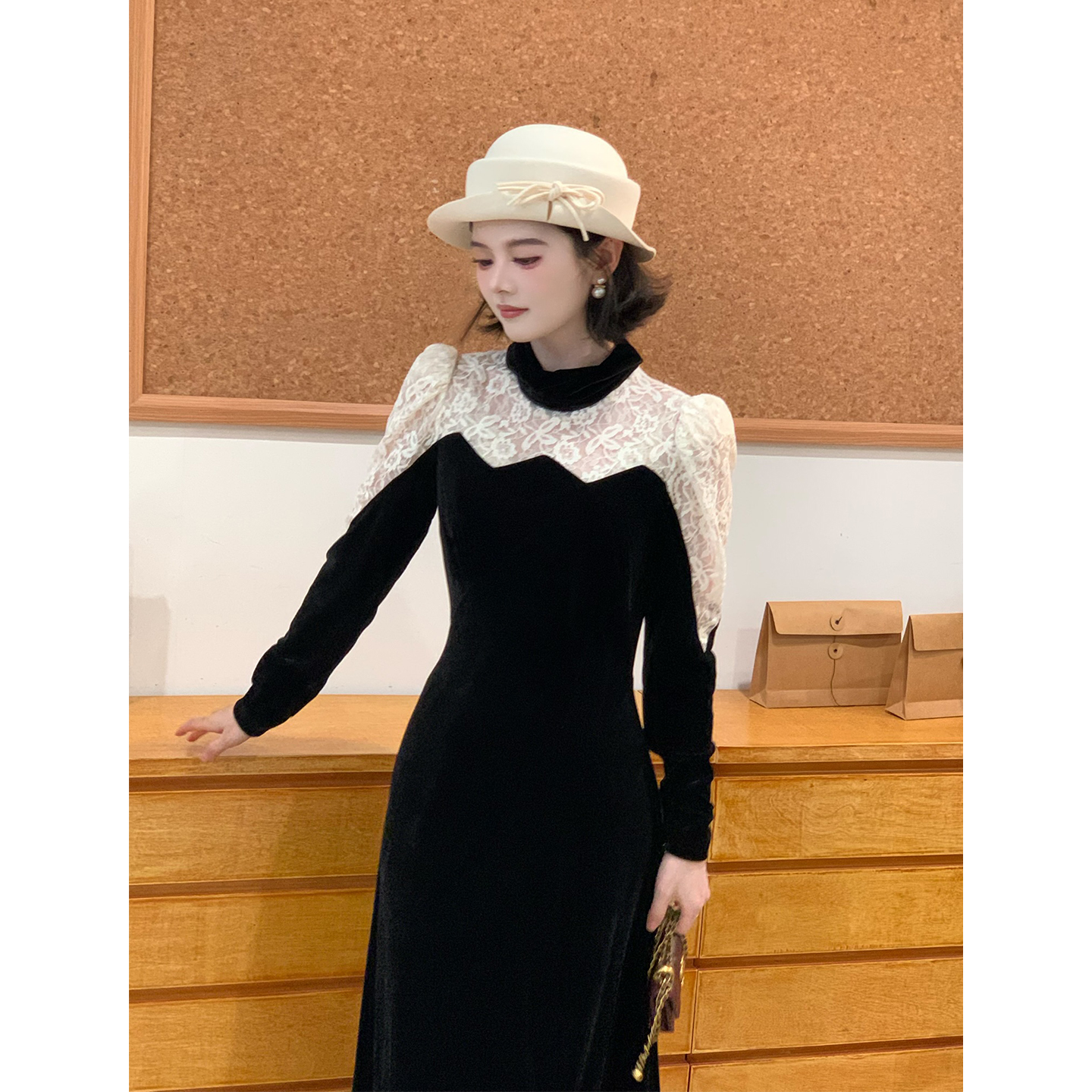 法式蕾丝设计感重工拼接撞色连衣裙女长袖收腰气质长裙67413