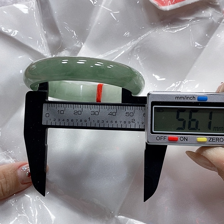 翡翠手镯未镶嵌188