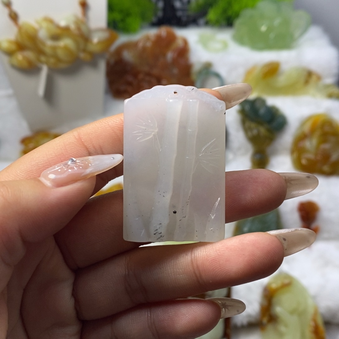 蛇纹石玉未镶嵌颈饰