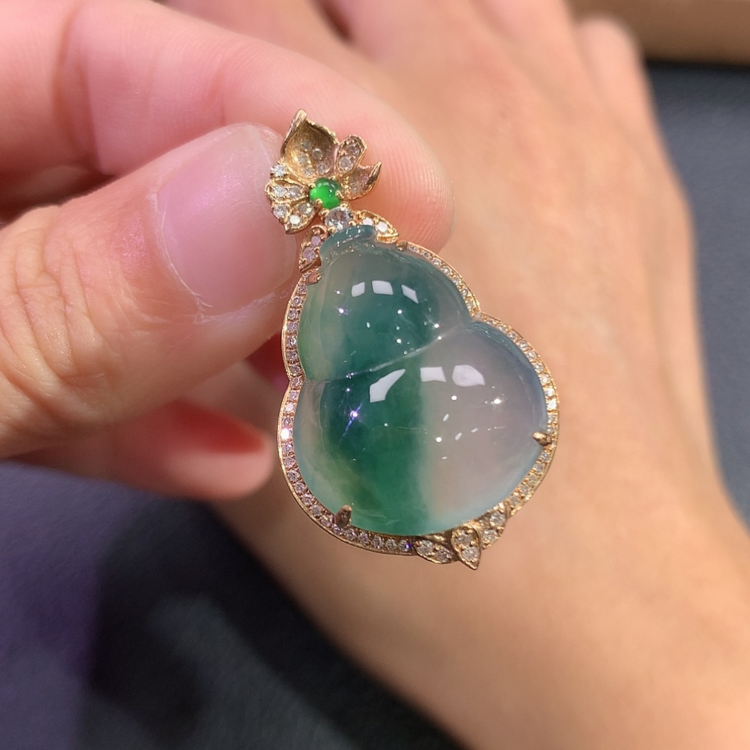 翡翠18K金镶嵌吊坠(赠链)