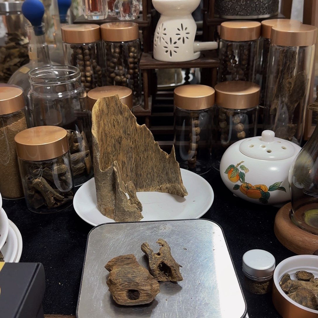 沉香沉香碎屑精品乌身凿口料14.8克