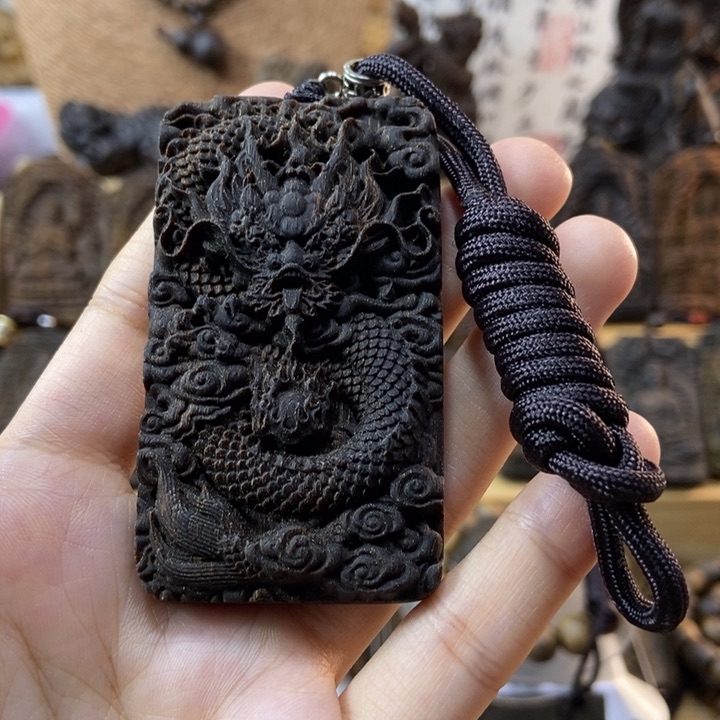 木宋****饭海南莺歌绿奇楠龙牌