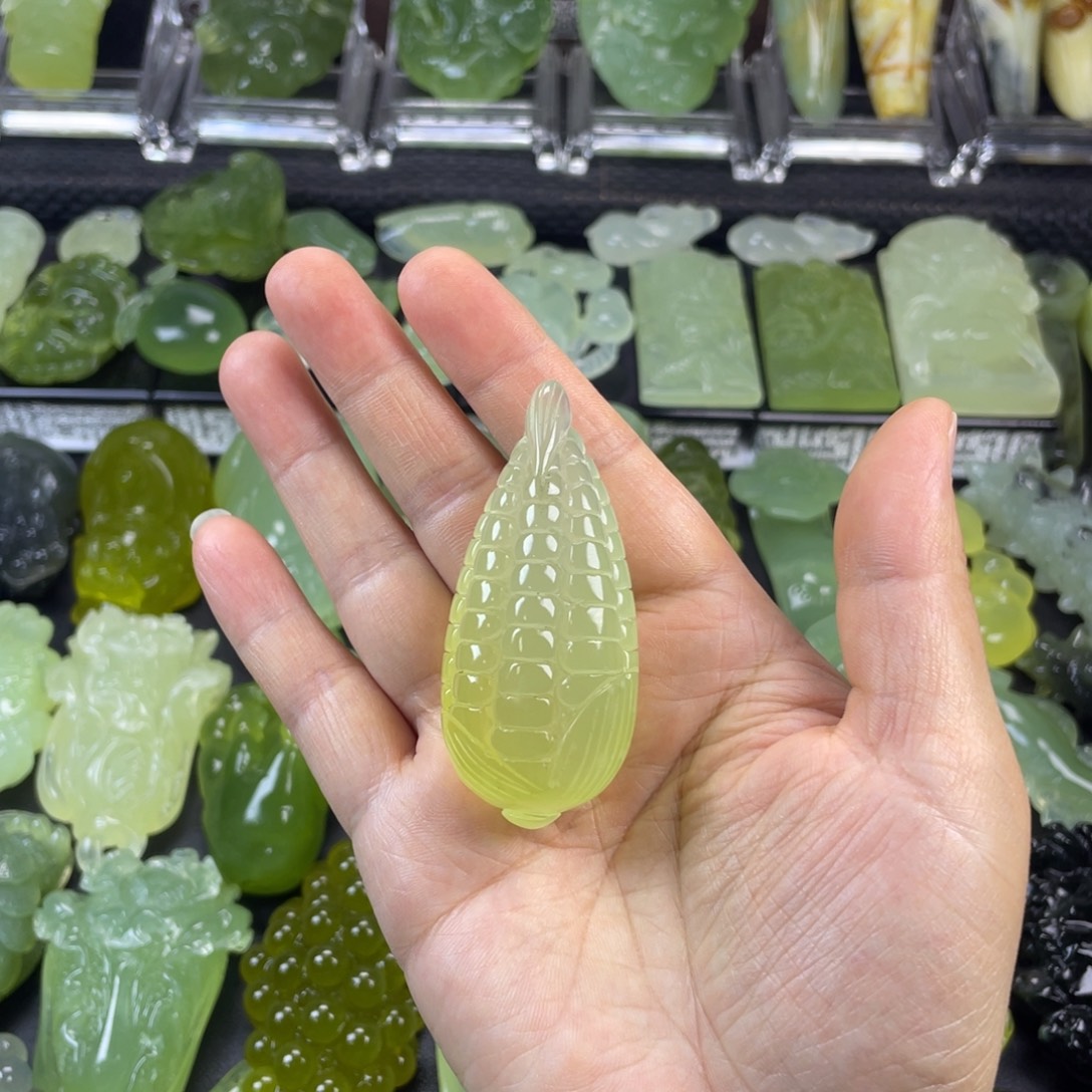 蛇纹石玉未镶嵌珠宝奇石