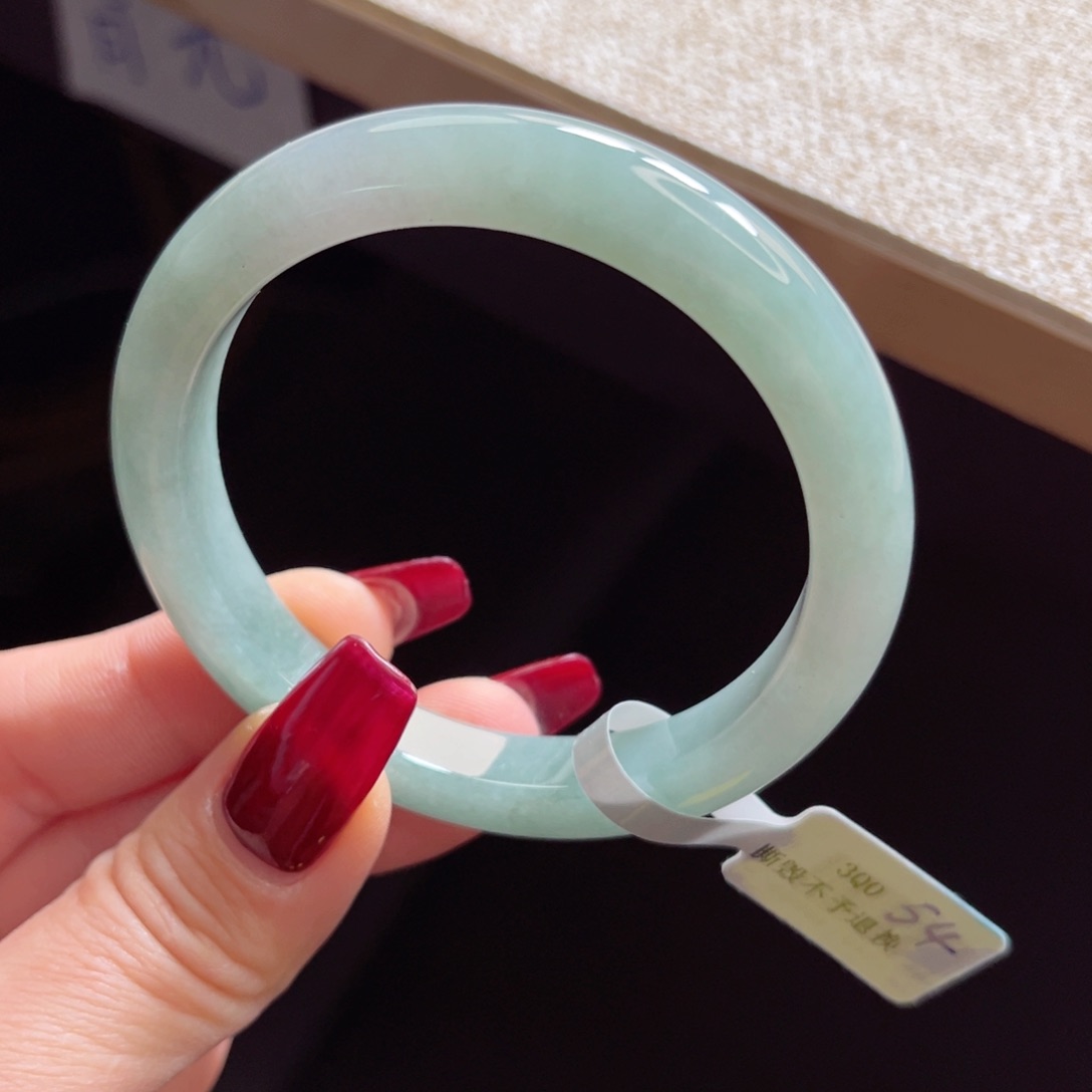 翡翠手镯未镶嵌手镯