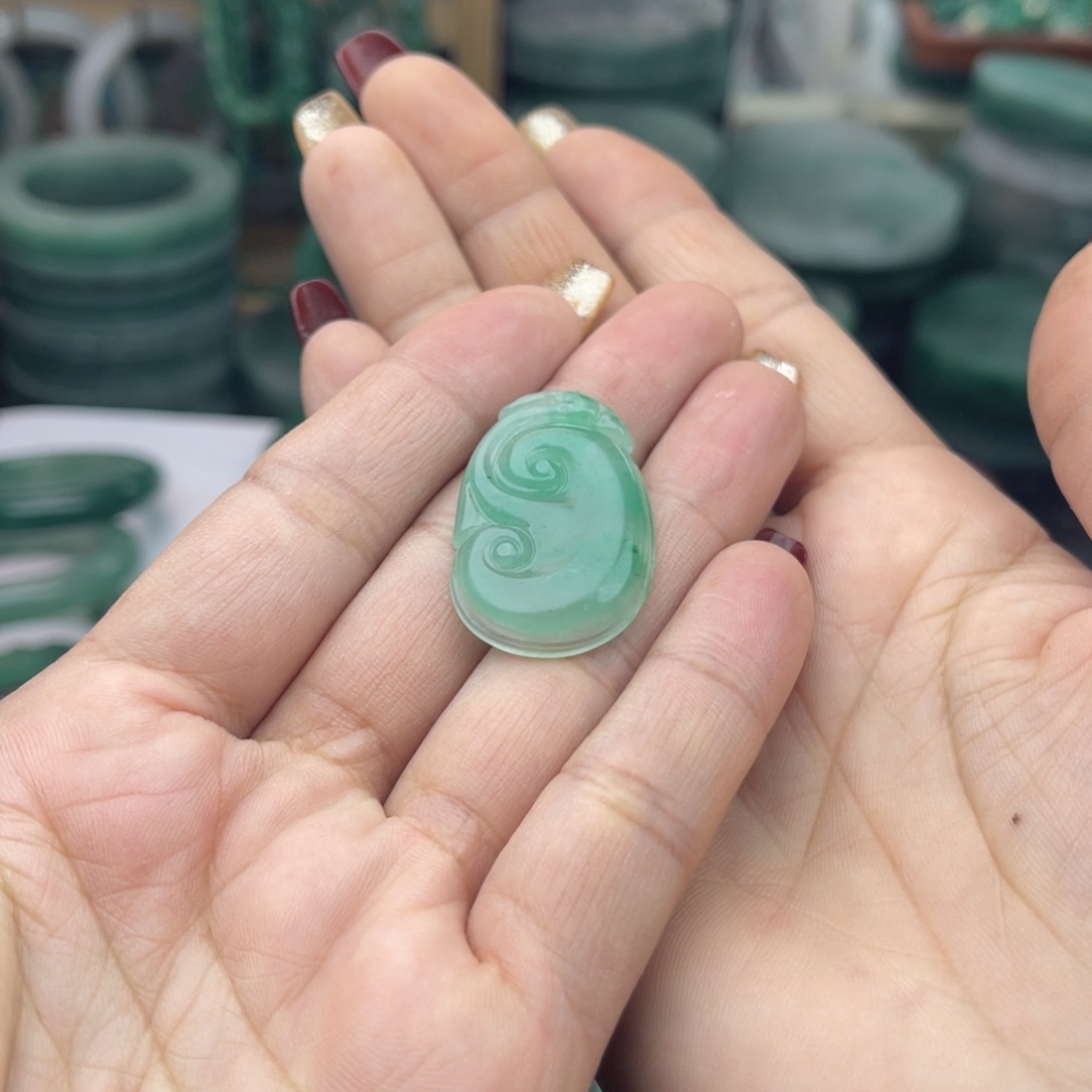 石英质玉颈饰未镶嵌