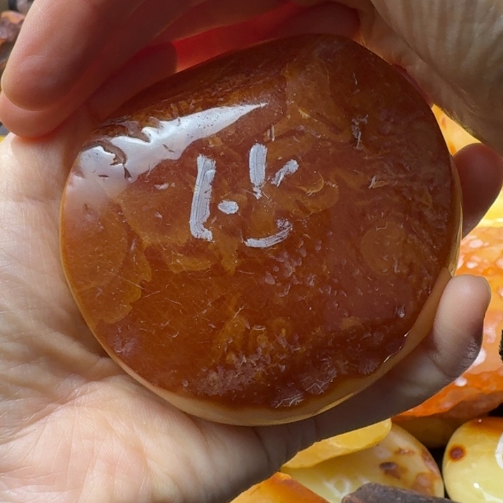 醉***颜定制琥珀天然原矿假一赔十