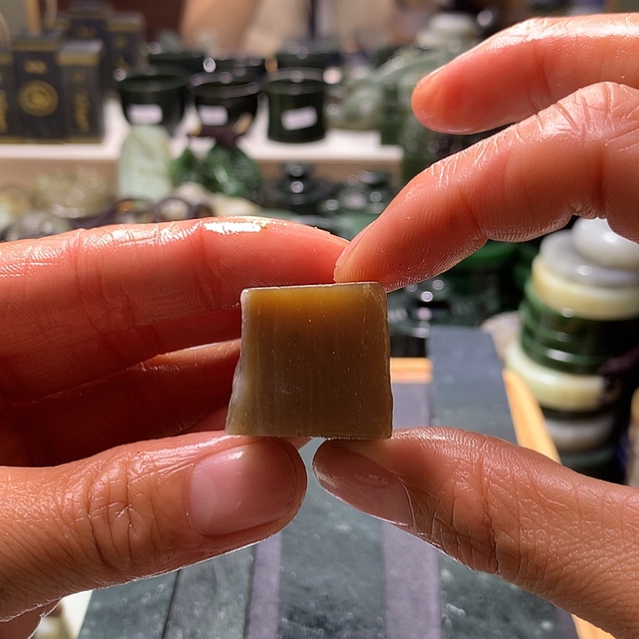 纯***水和田玉（糖玉）未镶嵌珠宝半成品