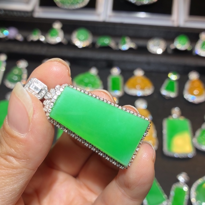 好****翡翠18K金镶嵌吊坠(不含链)翡翠