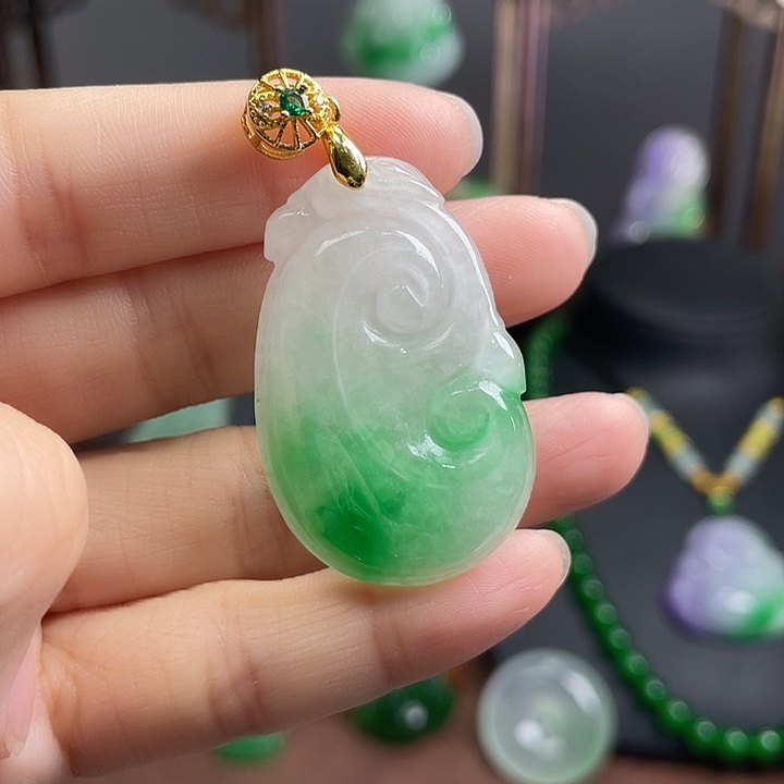 翡翠未镶嵌吊坠(赠链)