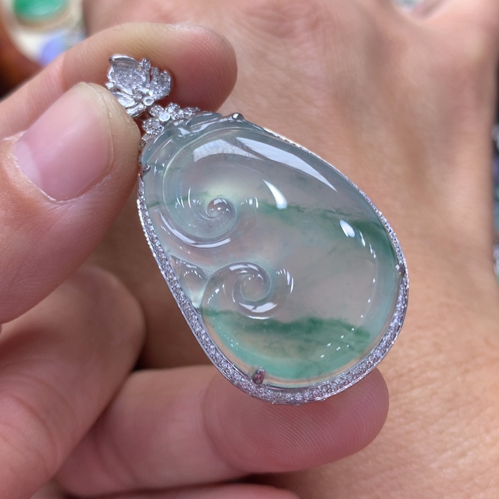 翡翠吊坠(不含链)18K金镶嵌